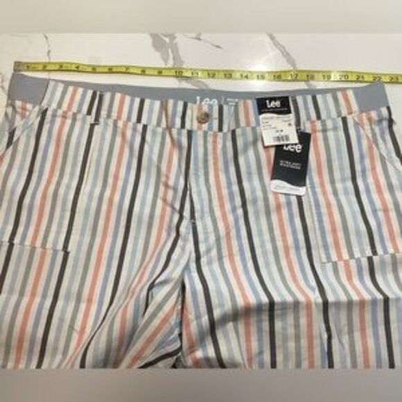 Lee | Women's Plus Size 22M Regular Fit Mid Rise striped Utility Shorts - Picture 10 of 12